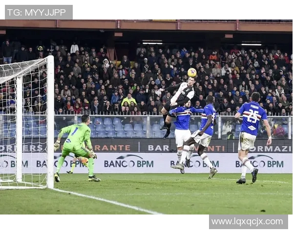 三十三号足球比赛直播精彩瞬间回顾与赛后分析全方位呈现 三十三号足球比赛直播精彩瞬间回顾与赛后分析全方位呈现